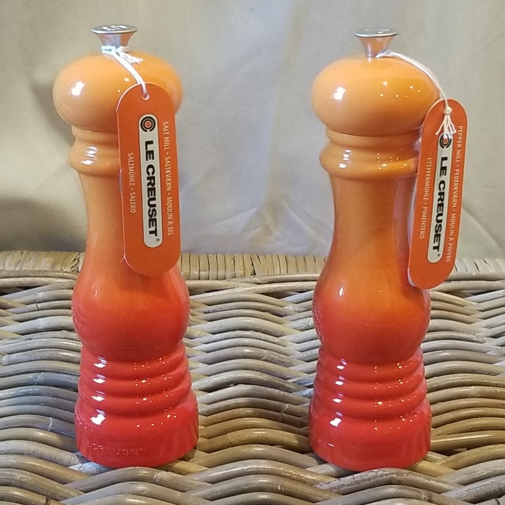 Le Creuset salt and pepper mills set
